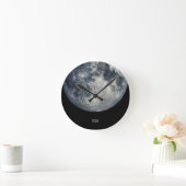 A painting of the moon in a space ラウンド壁時計 (ホーム)