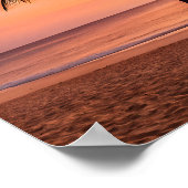 A palm tree stands alone on the beach at sunset ポスター (角)