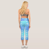 A person wearing vibrant blue leggings adorned  カプリレギンス (裏面)