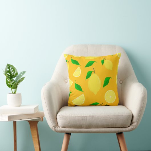 A pillow with a lemon pattern クッション (椅子)