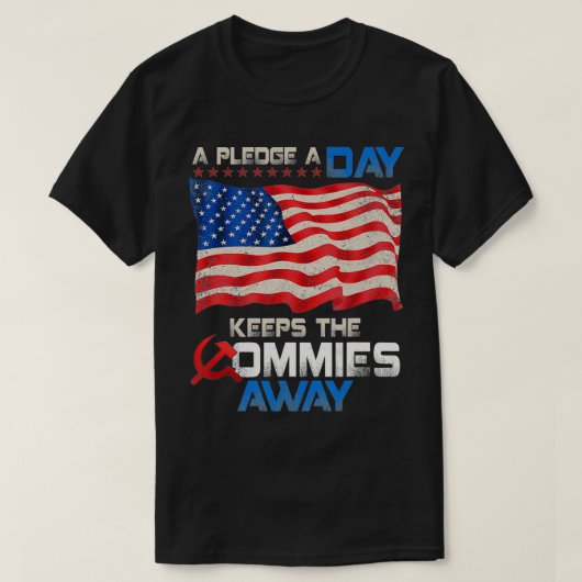 A Pledge A Day Keeps The Commies Away American Fla Tシャツ (デザイン正面)
