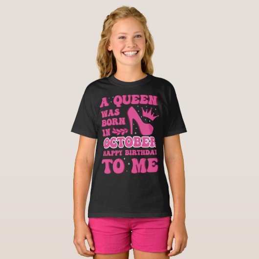 A Queen Was Born in October – Chic Birthday Gift  Tシャツ (正面フル)