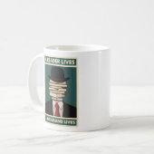A Reader Lives a Thousand Lives Bibliophile Wisdom コーヒーマグカップ (正面左)
