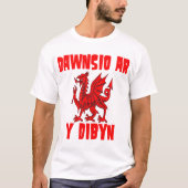 A Red Dragon Playing With Fire Dawnsio ar y dibyn  Tシャツ (正面)