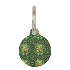 A round keychain with a green, tree-patterned  ペット　ネームタグ
