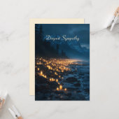 A sea of candlelights on the beach in the dark カード (正面/裏面インサイチュ)