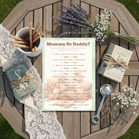 A Silly Goose Green Guess Who Game card 招待状