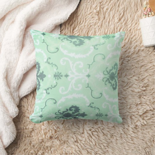 A soft pastel green Throw Pillow クッション (ブランケット)