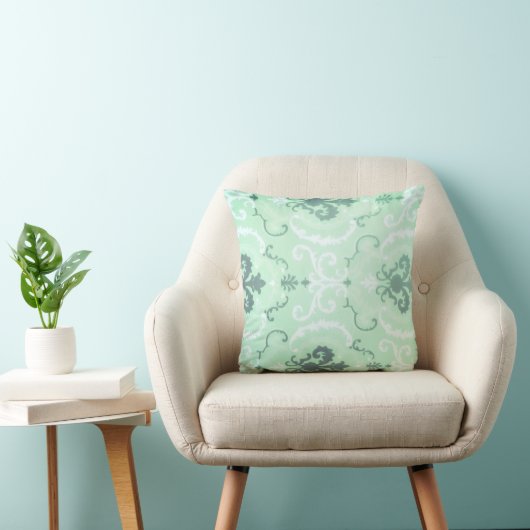A soft pastel green Throw Pillow クッション (椅子)