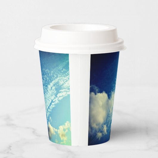 A sprinkling of clouds 紙コップ (右)