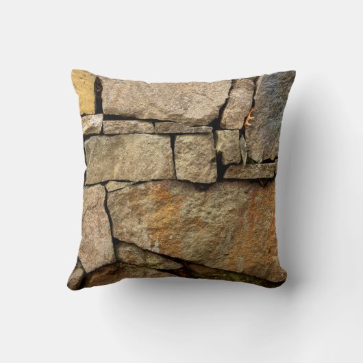 A stone wall made of cobblestones background textu クッション (裏面)