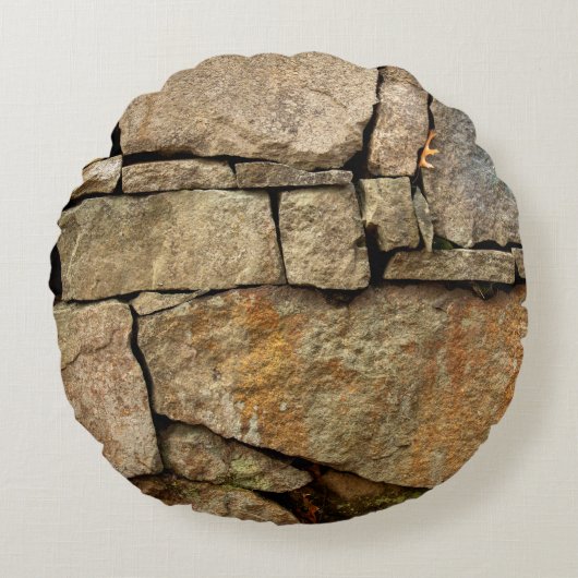 A stone wall made of cobblestones background textu ラウンドクッション (正面)