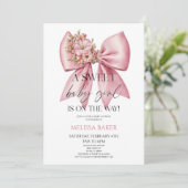 A Sweet Baby Girl Pink Floral Bow Baby Shower 招待状 (スタンド正面)