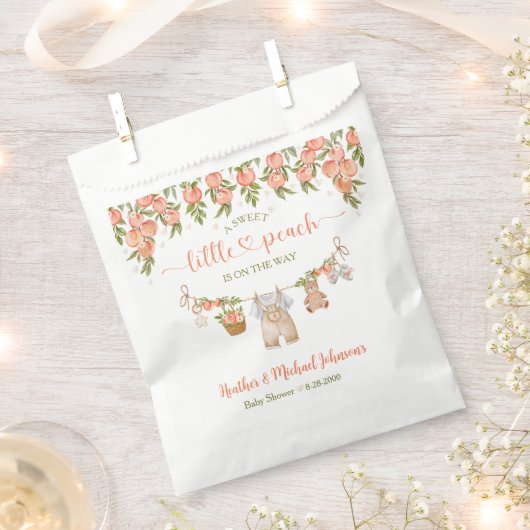 A Sweet Little Peach Clothesline Boy Baby Shower フェイバーバッグ (クリップ留めされた状態)
