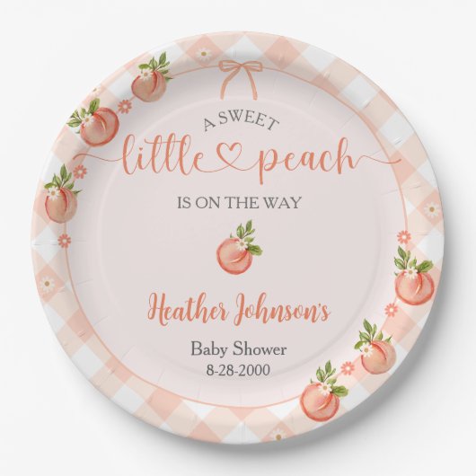 A Sweet Little Peach Gingham Baby Shower ペーパープレート (正面)