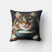 A tabby cat with sparkling eyes drinks delightfull クッション (裏面)