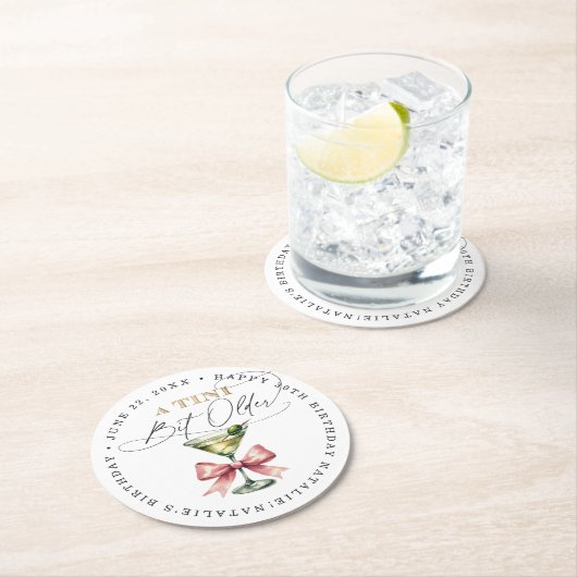 A Tiniビットより古いMartiniピンクボウ誕生日 ラウンドペーパーコースター (インサイチュ)