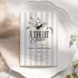 A Tiniビットより年上のエスプレッソ女の子Martini誕生日 招待状