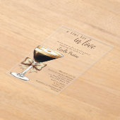 A Tiniビットインラブエスプレッソマルティーニブライダルシャワー アクリル招待状 (レイダウン)