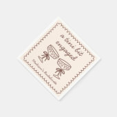 A Tiniビット婚約したエスプレッソMartiniバチェロレッテ スタンダードカクテルナプキン (角)