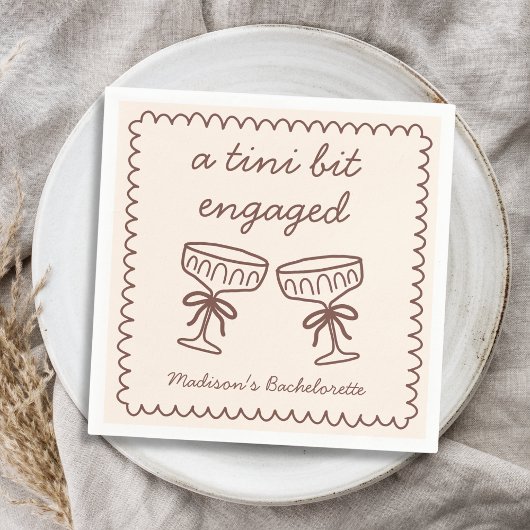 A Tiniビット婚約したエスプレッソMartiniバチェロレッテ スタンダードカクテルナプキン