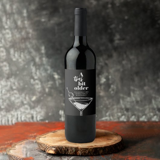 A Tiniビット年上のMartiniブラックモダン誕生日 ワインラベル