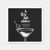 A Tiniビット年上のMartini誕生日パーティブラック スタンダードカクテルナプキン (正面)