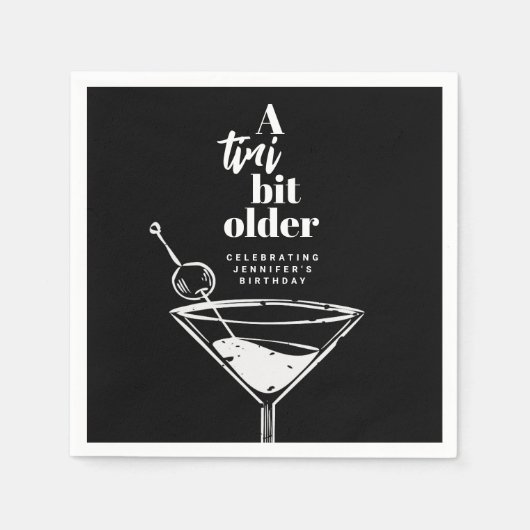 A Tiniビット年上のMartini誕生日パーティブラック スタンダードカクテルナプキン (正面)