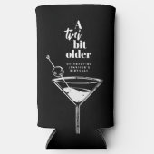 A Tiniビット年上のMartini誕生日パーティブラック スリム缶クーラー (正面)