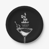 A Tiniビット年上のMartini誕生日パーティブラック ペーパープレート (正面)