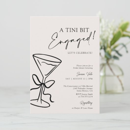 A Tini Bit Engaged Black Bow Martini Bridal Shower 招待状 (スタンド正面)