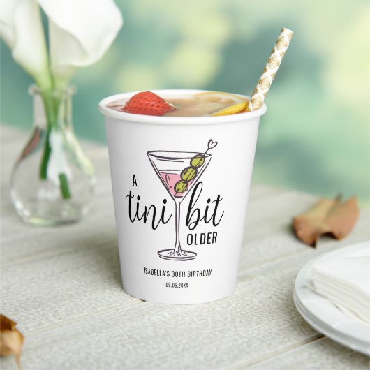 A Tini Bit Older Martini Cocktail Themed Birthday 紙コップ (インサイチュ)