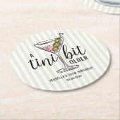 A Tini Bit Older Pink Martini Cocktail Birthday ラウンドペーパーコースター (アングル)