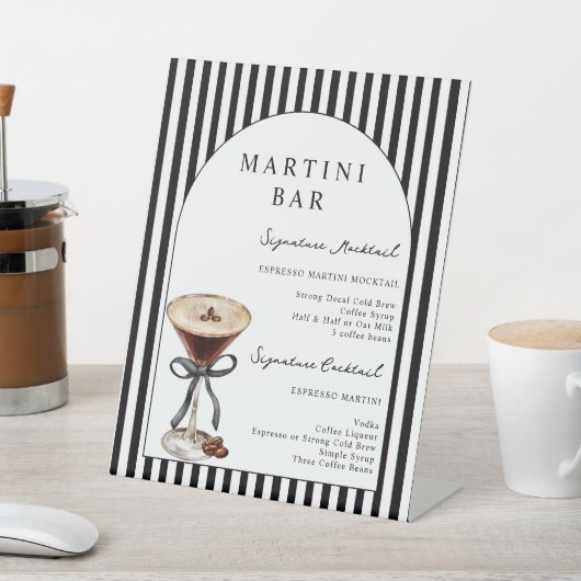 A Tini On is on the Way Baby Shower Pedestal Sign 台座サイン (インサイチュ)