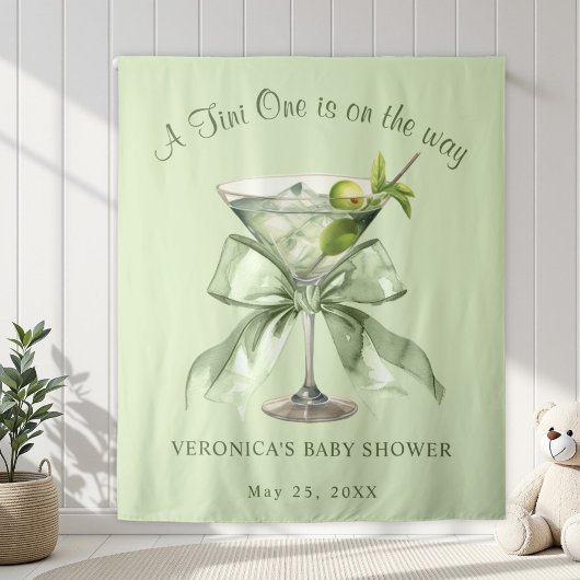 A tini One is on the Way Bow Martini Baby Shower タペストリー