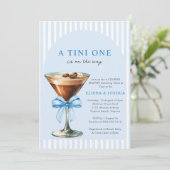A Tini One Is on the Way Boy Couples Baby Shower 招待状 (スタンド正面)