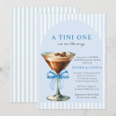 A Tini One Is on the Way Boy Couples Baby Shower 招待状 (正面/裏面)