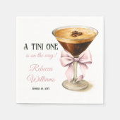A Tini One Pink Bow Espresso Martiniベビーシャワー スタンダードカクテルナプキン (正面)