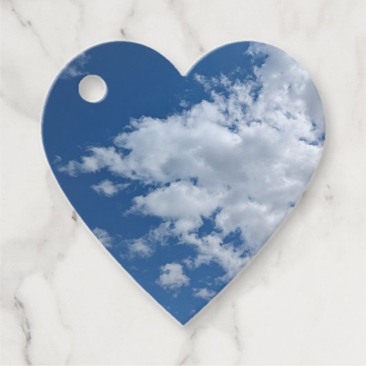 A triangle of clouds フェイバータグ (正面)