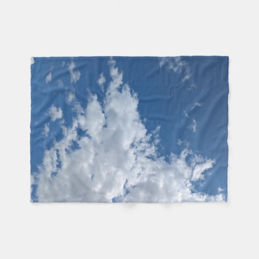 A triangle of clouds フリースブランケット (正面(横))