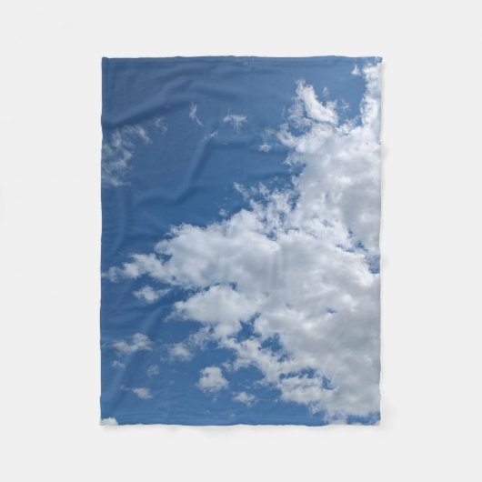 A triangle of clouds フリースブランケット (正面)