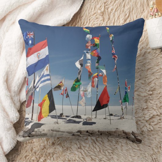 A United World in the Heart of the Salar de Uyuni クッション (ブランケット)