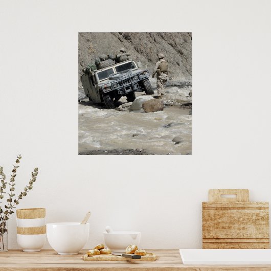 A US Marine guiding the driver of a Humvee ポスター (キッチン)