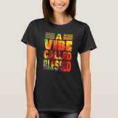 A Vibe Called Blessed Tie Dye Text Tシャツ (正面)