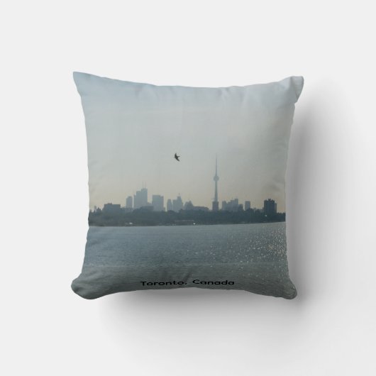 A view of Toronto Throw Pillow クッション (正面)