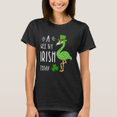 A Wee Bit Irish Today Flamingo Leprechaun St Patty Tシャツ (正面)