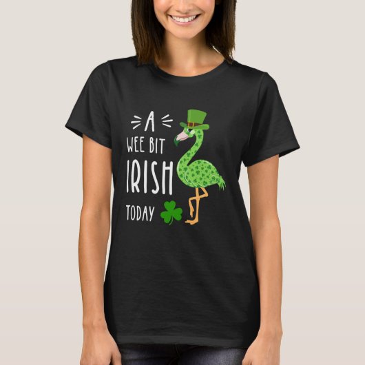 A Wee Bit Irish Today Flamingo Leprechaun St Patty Tシャツ (正面)