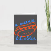 A Weenie Bit Older Funny Hotdog Pun Birthday Desig カード (正面)