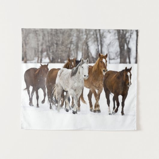 A Winter Scenic of Running Horses タペストリー (正面(横))