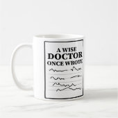 A Wise Doctor Once 書 – ドクおもしろいターことわざ コーヒーマグカップ (左)
